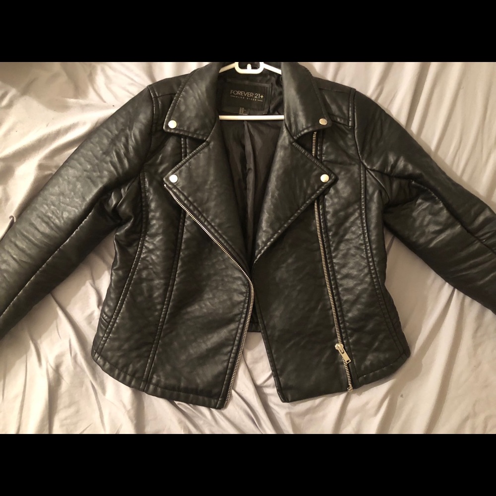 Black motorcycle leather jacket!